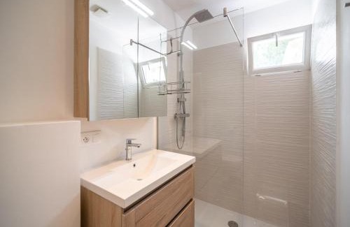 La Courbe Villa | Villa in Pouzols with Private Pool & Vineyards