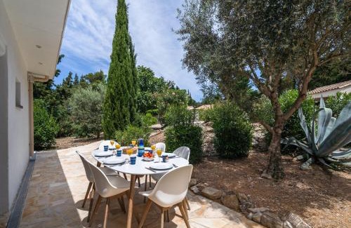La Courbe Villa | Villa in Pouzols with Private Pool & Vineyards