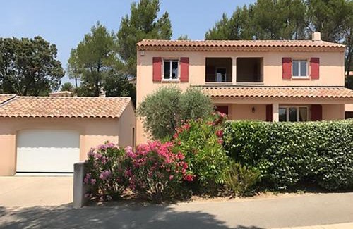 Saumane-de-Vaucluse Villa | Villa in Saumane near Golf Course and Pool