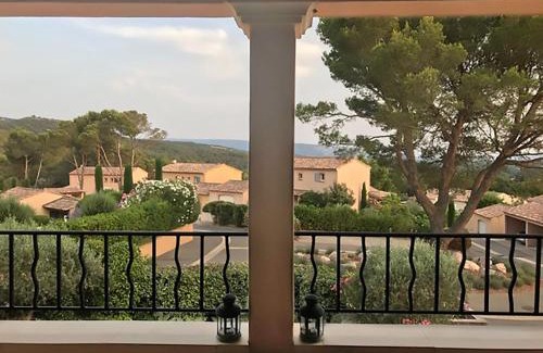 Saumane-de-Vaucluse Villa | Villa in Saumane near Golf Course and Pool
