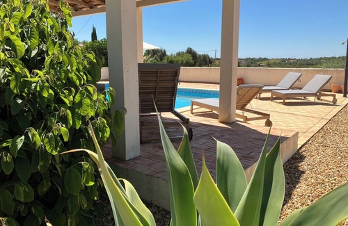 Silves Villa | Villa in Silves with Private Garden, Pool, Air Con and Outdoor Kitchen/BBQ area