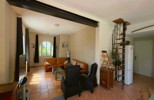 Saint-Denis House | Villa in St Denis with Private Pool
