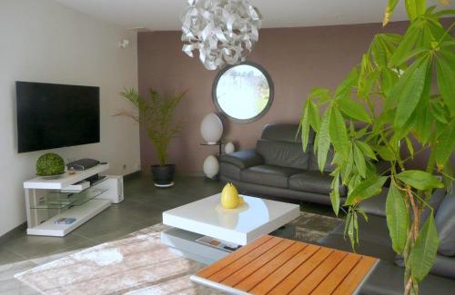 Telgruc-sur-Mer House | Villa in Telgruc-sur-Mer with Sea Views & Jacuzzi