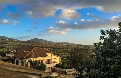 San Vincenzo House | Villa in the green with private garden and panoramic balcony, 10 minutes from the sea
