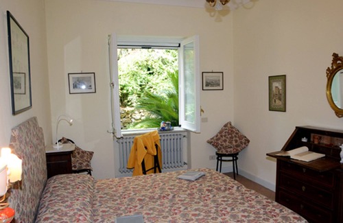 Ischia Porto Apartment | villa in the green by the sea