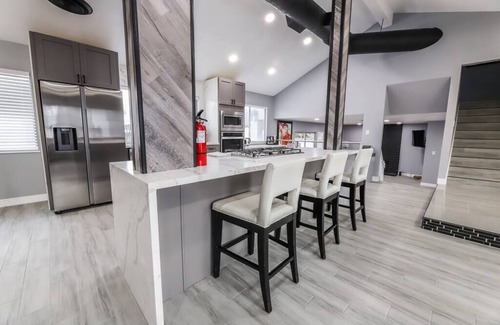 Las Vegas Villa | Villa in the HEART of town. Close and convenient.