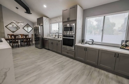 Las Vegas Villa | Villa in the HEART of town. Close and convenient.