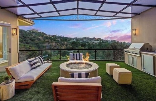 Sherman Oaks Villa | Villa in the hills near Universal Studios
