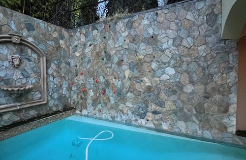 Sherman Oaks Villa | Villa in the hills near Universal Studios
