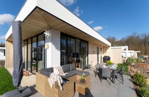 Zeewolde Villa | Villa in Zeewolde with Private Jetty, cleaning included