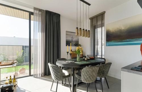 Zeewolde Villa | Villa in Zeewolde with Private Jetty, cleaning included