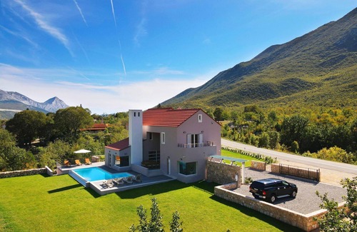 Tucepi Villa | Villa in Župa with Infinity Pool & Biokovo Views