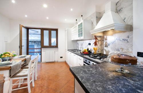 Sant'Agata sui Due Golfi Villa | Villa Indipendente Panoramica, terrazze e giardino