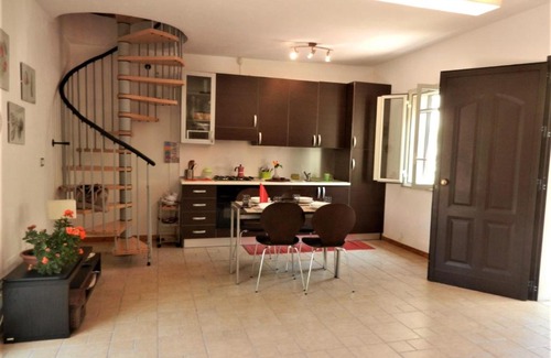 Noto Marina House | Villa Ines - Alloggio incantevole con patio