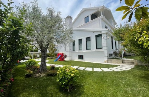 Mjull-Bathore Villa | Villa Is