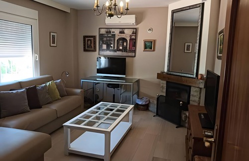 Alhaurin de la Torre Villa | 'Villa Isabella' with Mountain Views, Wi-Fi and Air Conditioning
