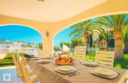 La Canuta Villa | Villa ISABEL by Abahana Villas