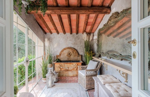Arsina Villa | Villa Lina, Luxury Farmhouse with Pool and Amazing View close to Lucca Town Centre