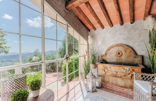 Arsina Villa | Villa Lina, Luxury Farmhouse with Pool and Amazing View close to Lucca Town Centre