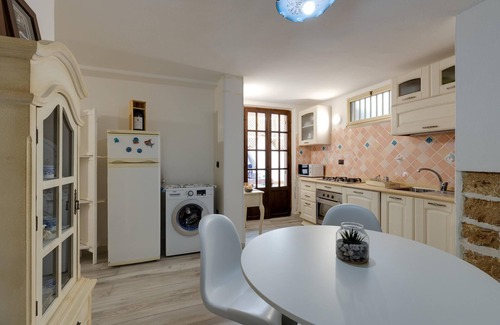 Capo Mannu Apartment | Villa "Agostina Antonio" with Shared Garden and Wi-Fi