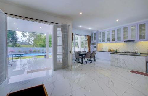 Cipanas Villa | Villa Ixora Resort
