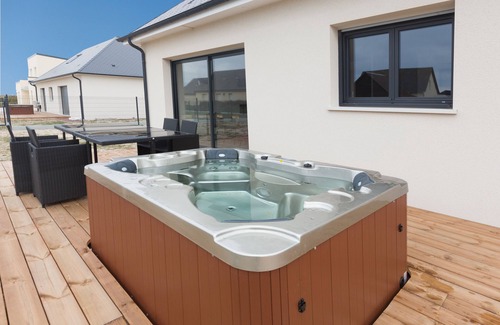 Bretteville-sur-Ay Villa | Villa Jacuzzi 100m from the beach