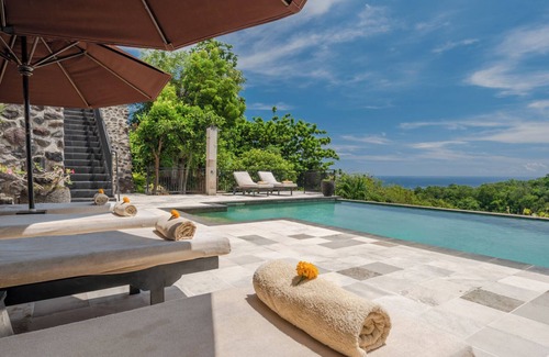 Temukus Villa | Villa Jempiring: Luxury Balinese Style Villa With Amazing Sea Views!