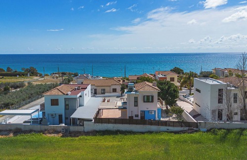 Agios Theodoros Villa | Villa Joan - 2 Bedroom Villa Steps Away From The Beach
