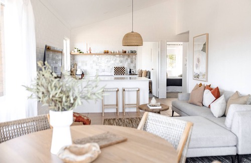 Shoal Bay Apartment | Villa Jol’ Shoal Bay w/king beds - 5 min from the beach