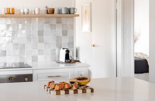 Shoal Bay Apartment | Villa Jol’ Shoal Bay w/king beds - 5 min from the beach