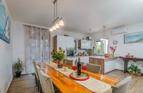 Gabonjin Villa | Villa Josie with Pool and Terrace
