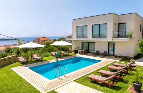 Banjol House | Villa Joy 4ever