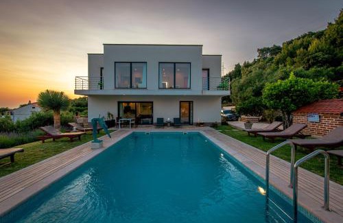 Banjol House | Villa Joy 4ever