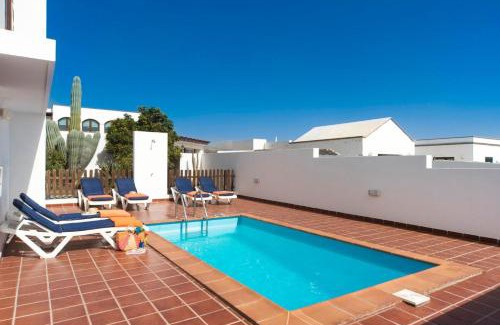 Puerto del Carmen Villa | Villa Julianne 1
