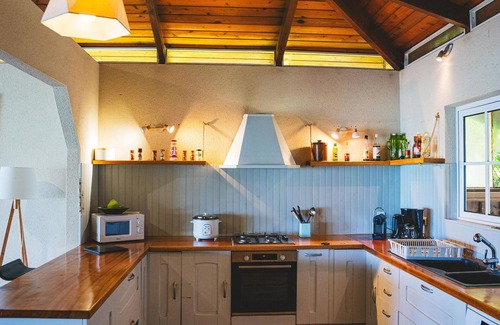 Papeto'ai Villa | Villa Julietta Beach by ENJOY VILLAS MOOREA, lagoon villa with swimming pool