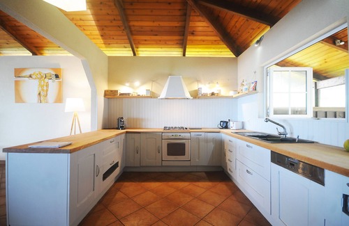 Papeto'ai Villa | Villa Julietta Beach by ENJOY VILLAS MOOREA, lagoon villa with swimming pool