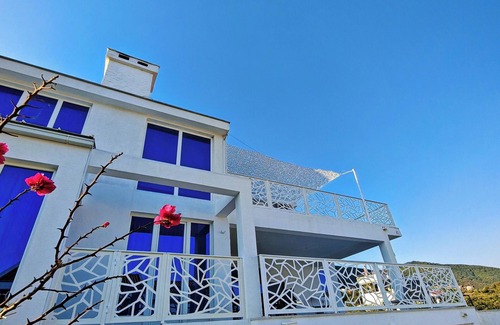 Denovici Villa | Villa Julietta: Boka's Bay Eden