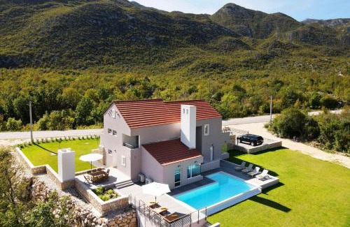 Tucepi Villa | Villa Jure with heated pool, great garden, quiet location