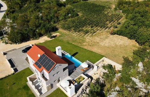 Tucepi Villa | Villa Jure with heated pool, great garden, quiet location
