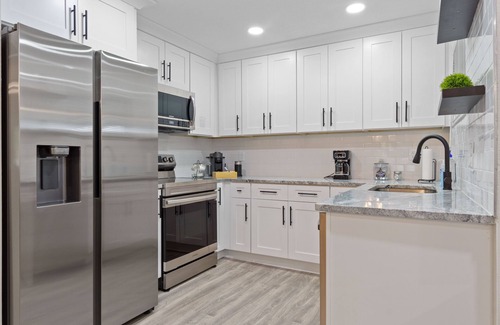 South Pinellas Community Council Cottage | Villa Kailāsa-Pool, 6 min drive to the Beach!
