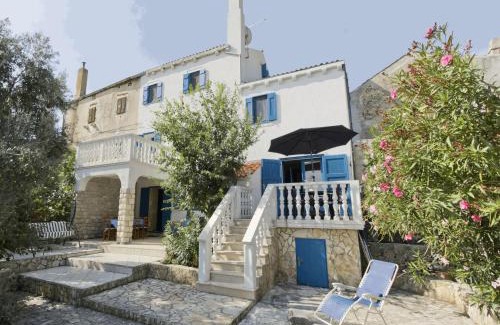 Nerezine House | Villa Karolina Großes Ferienhaus Meerblick 2000qm Garten Familien Gruppen Insel Lošinj