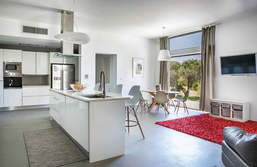 Sarlata Villa | Villa Katrin: Indulge in Luxury & Relaxation