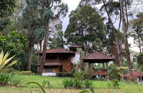 Ciloto Villa | Villa Kayu Puncak by Henny Ariastoeti