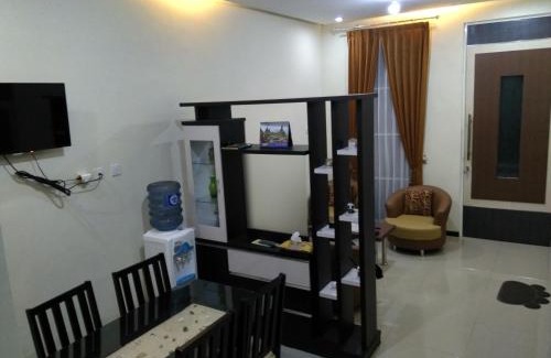 Oro Oro Ombo Villa | Villa Keluarga Batu