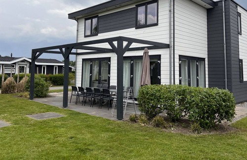 Graft Villa | Villa Kleyn Happiness