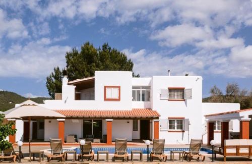 Sant Josep de sa Talaia Villa | Villa KM2 lovely villa located just outside of Sa Carroca a 5 minute drive from Playa den Bossa