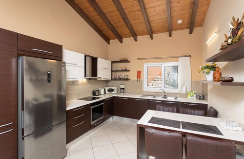 Katavolos Villa | Villa Konstantinos - Three Bedroom Villa, Sleeps 8