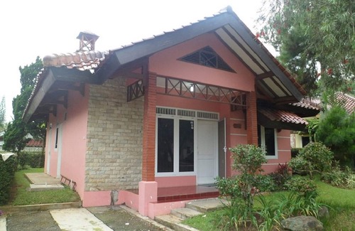Cipanas Villa | Villa Kota Bunga Matahari