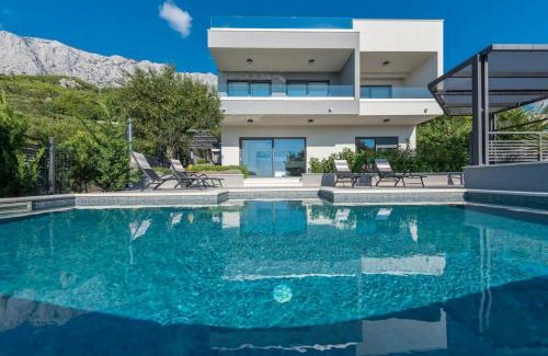 Makarska Villa | Villa Kuk with heated Pool Makarska