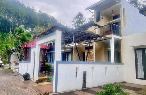 Ngaglik Cabin | Villa Kusuma Pinus 3 Bedroom with Pool